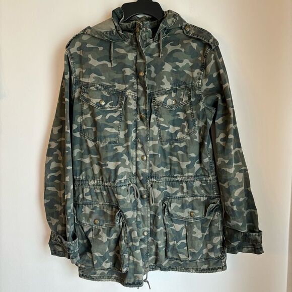Talula Aritizia Cargo Military Trooper hooded Camo Women’s Jacket size Medium! - Picture 2 of 12